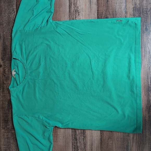 Burberry T-shirt Size Large in Dark Teal Green